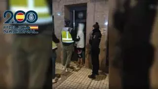 Dos detenidos en Elche por cometer 11 robos con fuerza en viviendas mientras los dueños dormían
