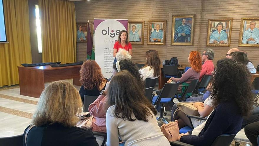 Olga Guerrero comienza su campaña con especial atención al alumnado