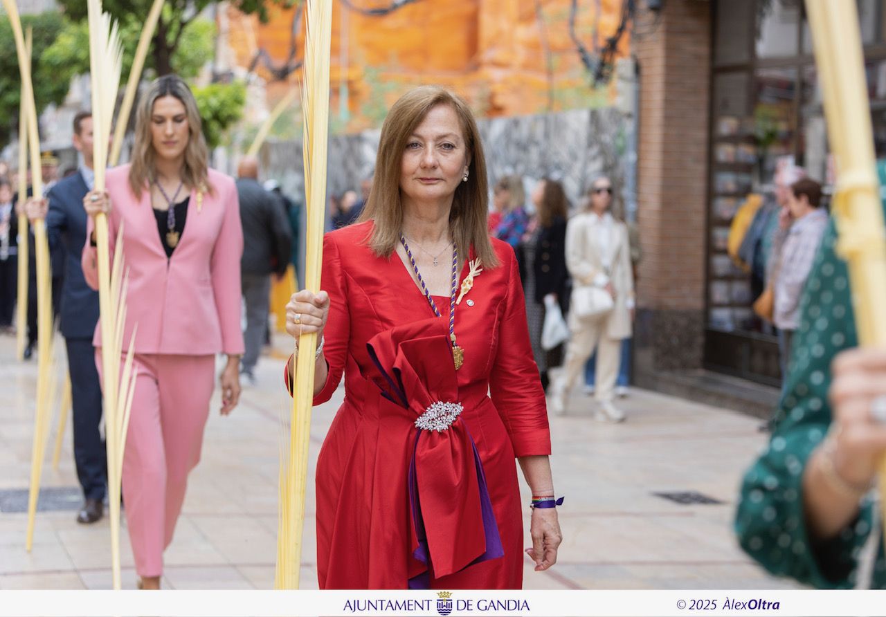 Espectacular y multitudinaria procesión del Domingo de Ramos en Gandia