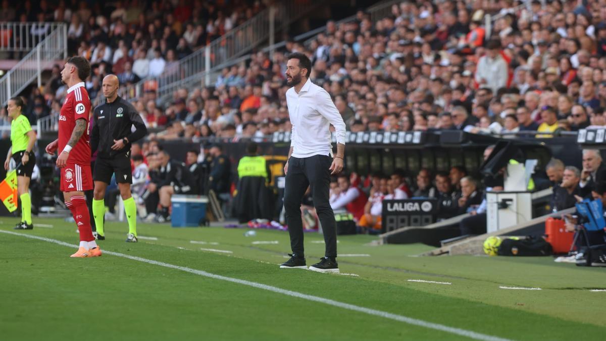 Carlos Corberán en el partido ante el Sevilla.