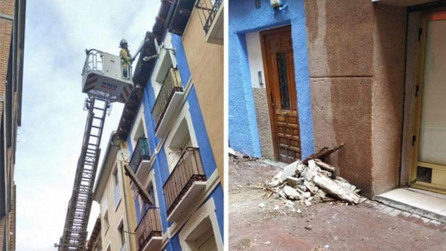 Un alero de una casa antigua se desploma en la calle Ramón Pignatelli