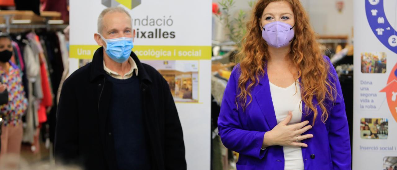 José Falcó y Raquel Martínez, ayer, en la inauguración del nuevo centro de Deixalles Ibiza.