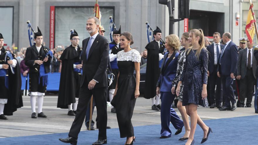 La Familia Real llega al Teatro Campoamor para la celebración de los Premios Princesa de Asturias 2022