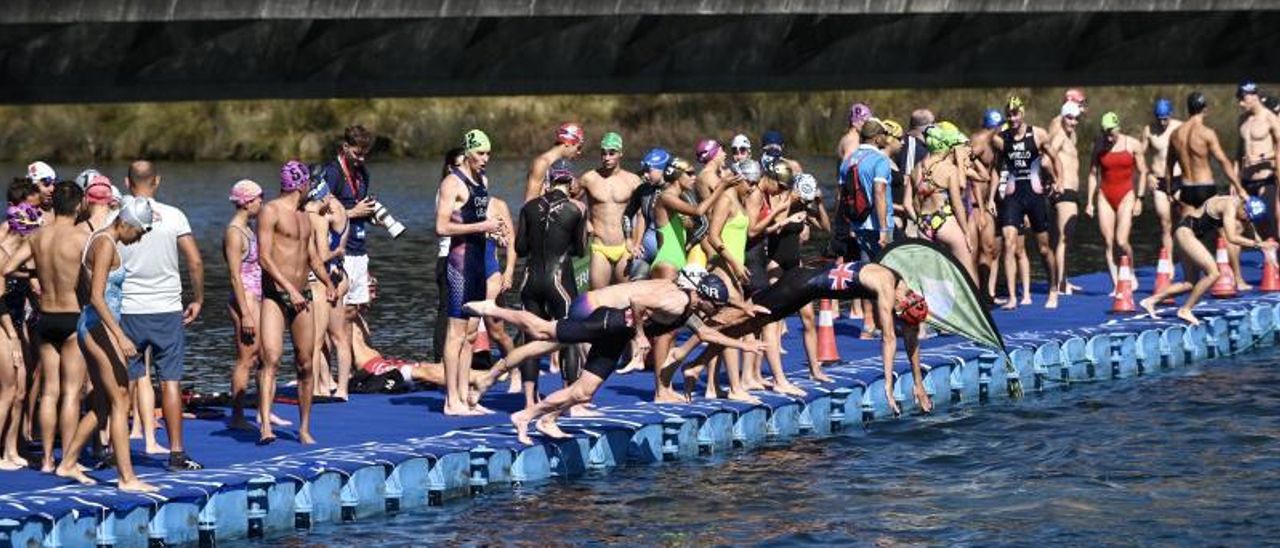 Primera sesión de entrenamiento en el tramo de natación.