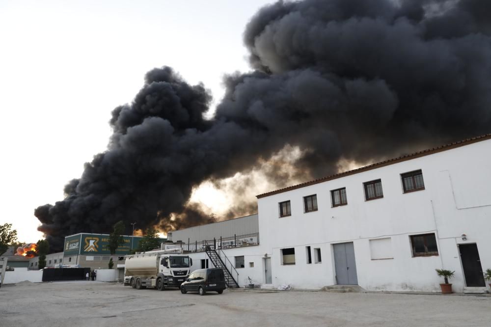 Incendi en una empresa de Sarrià de Ter