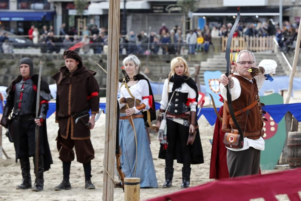 La tormenta de agua que se desató a media tarde obligo a cerrar de manera precipitada la celebración en Baiona y suspender la representación del hito histórico.