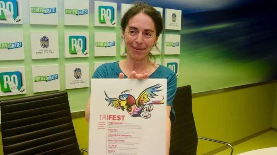 Anxos Riveiro presentanto el cartel del Trifest. // Rafa Vázquez