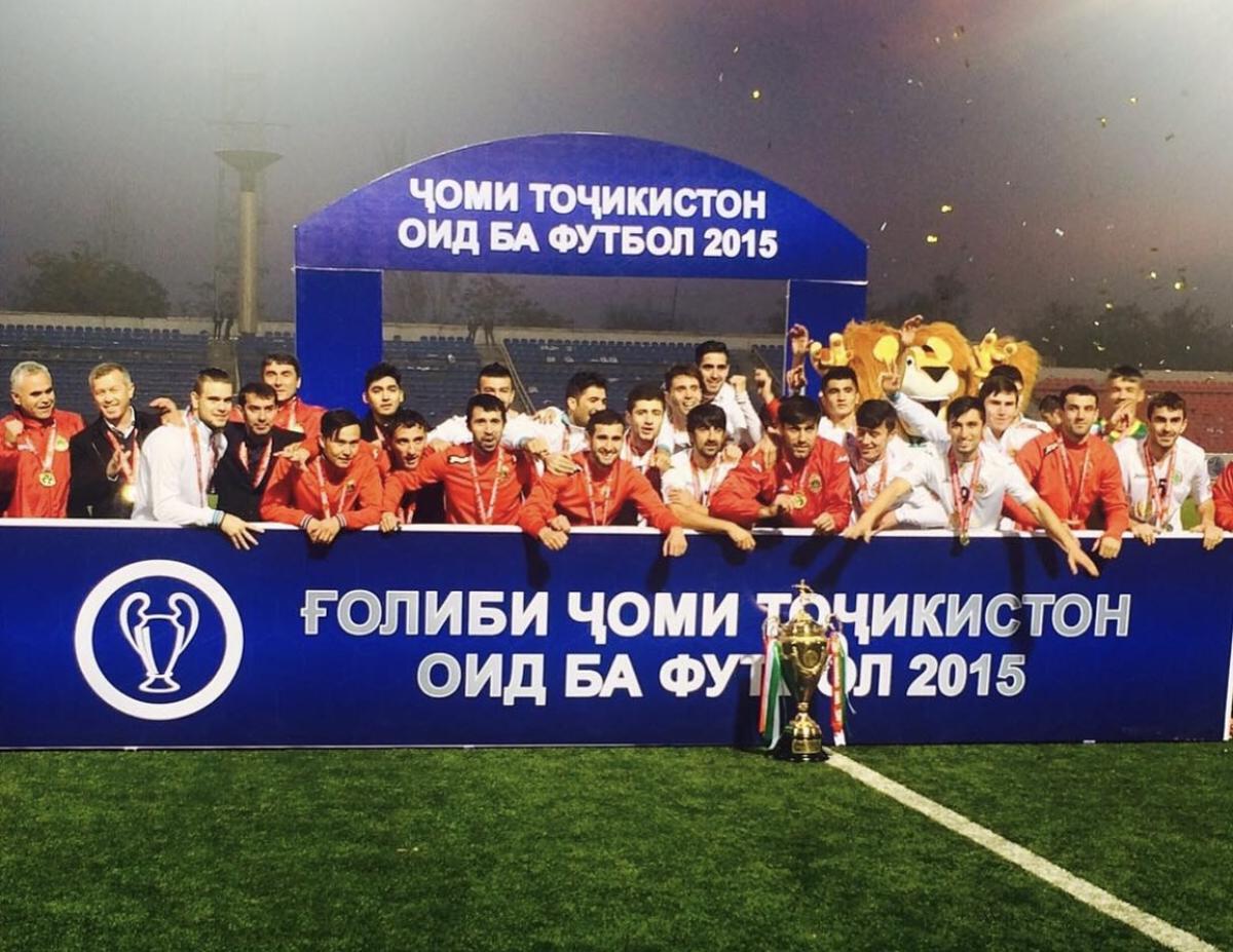 El Istiklol tras ganar la liga del país en el año 2015