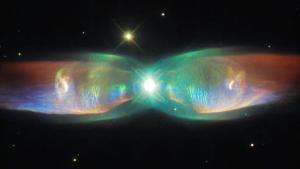 Una imagen del Telescopio Espacial Hubble de la Nebulosa de los Jets Gemelos, una nebulosa planetaria creada por un par de estrellas binarias: un grupo de investigadores sostiene que la influencia de la materia oscura puede alterar el comportamiento de este tipo de estrellas.