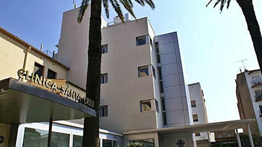 La clínica Santa Creu de Figueres amb l&#039;edifici nou, ampliat el 2007.