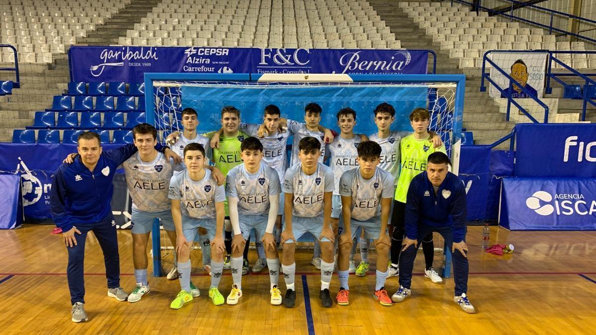 Técnicos y jugadores del equipo juvenil del Alzira FS.