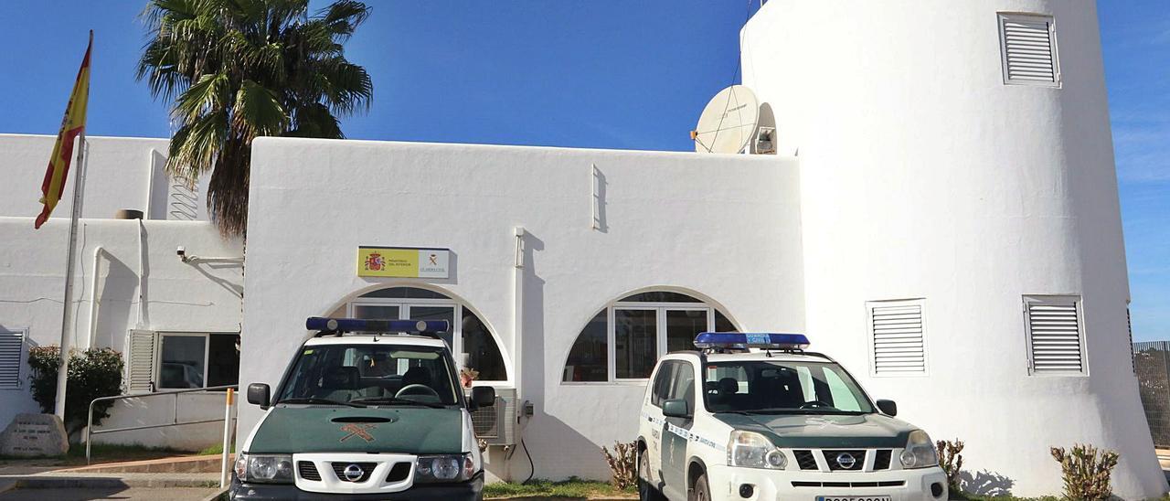 Imagen de archivo de coches de la Guardia Civil en el cuartel de Sant Antoni. | J. A. RIERA