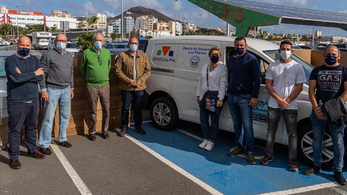Sagulpa entrega productos navideños y un furgón al Banco de Alimentos