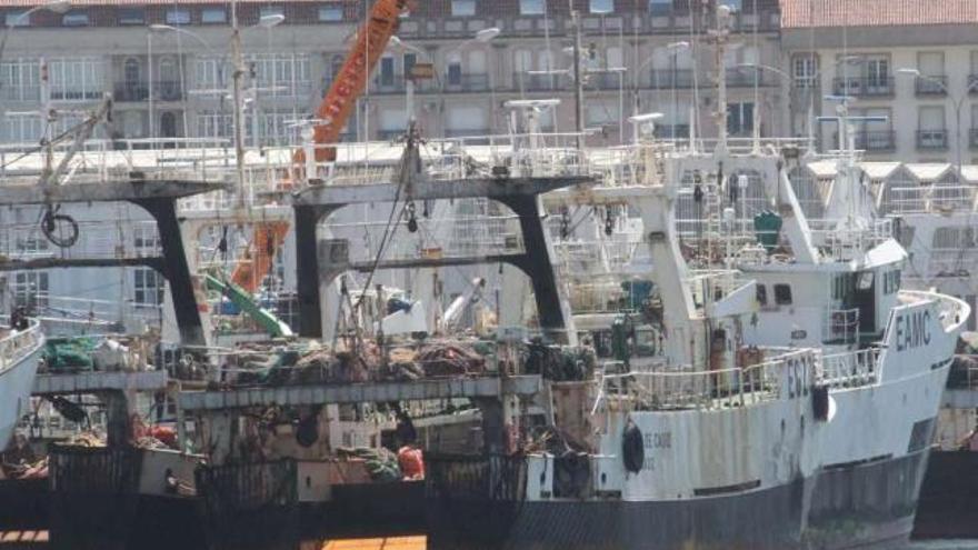 Buques cefalopoderos expulsados de Mauritania amarrados a puerto en Galicia. / la opinión