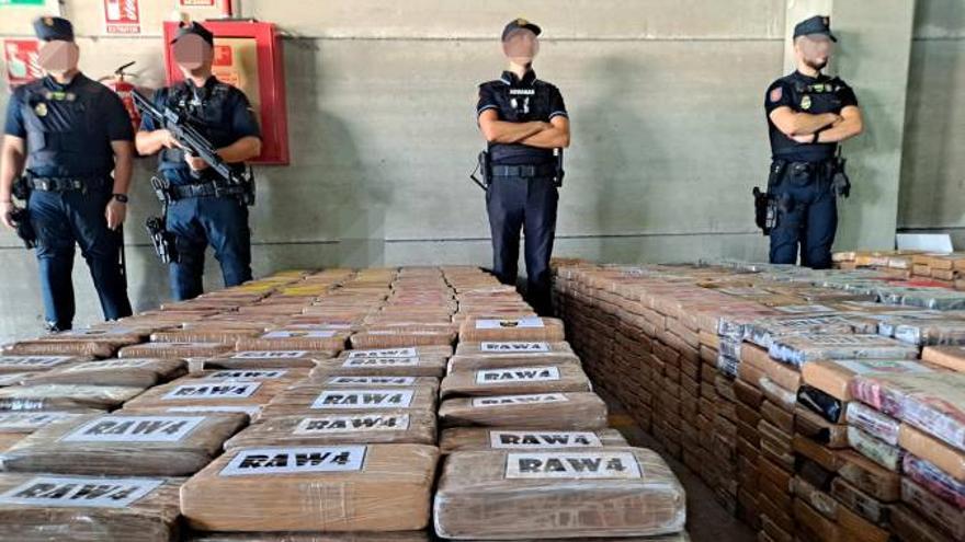 El fiscal confirma cárcel para 3 agentes por introducir un «brutal» alijo de 368 kilos de coca
