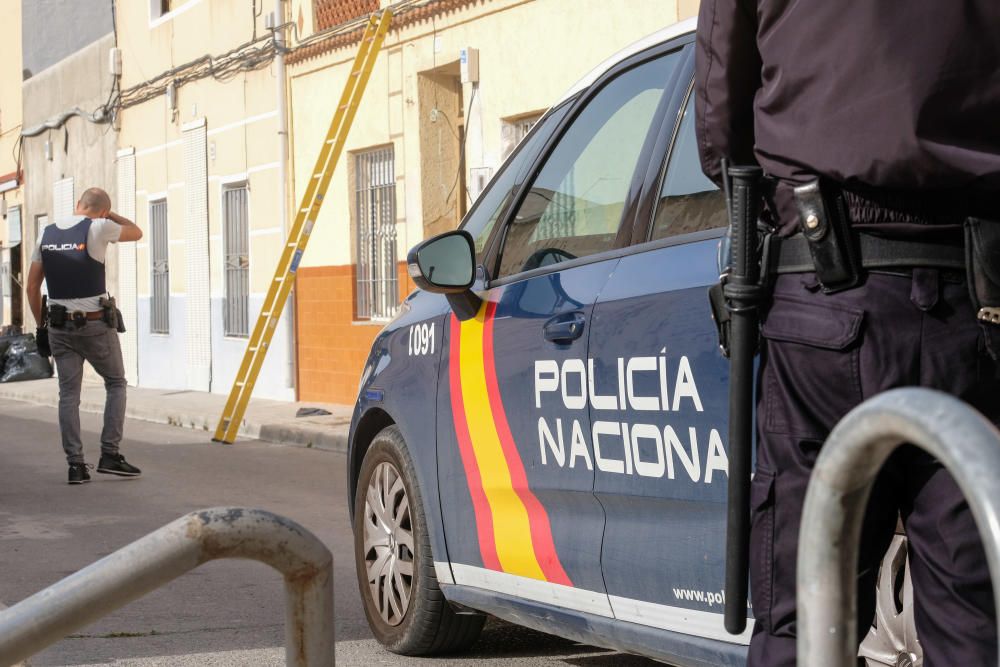 La Policía Nacional detenido a una mujer y un hombre y se han realizado seis registros domiciliarios