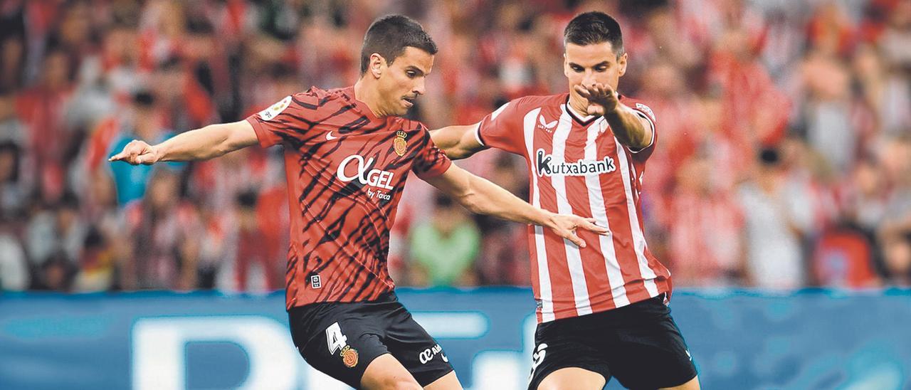 Íñigo Ruiz de Galarreta se mide este domingo con el Athletic, su actual club, al Mallorca, su exequipo.