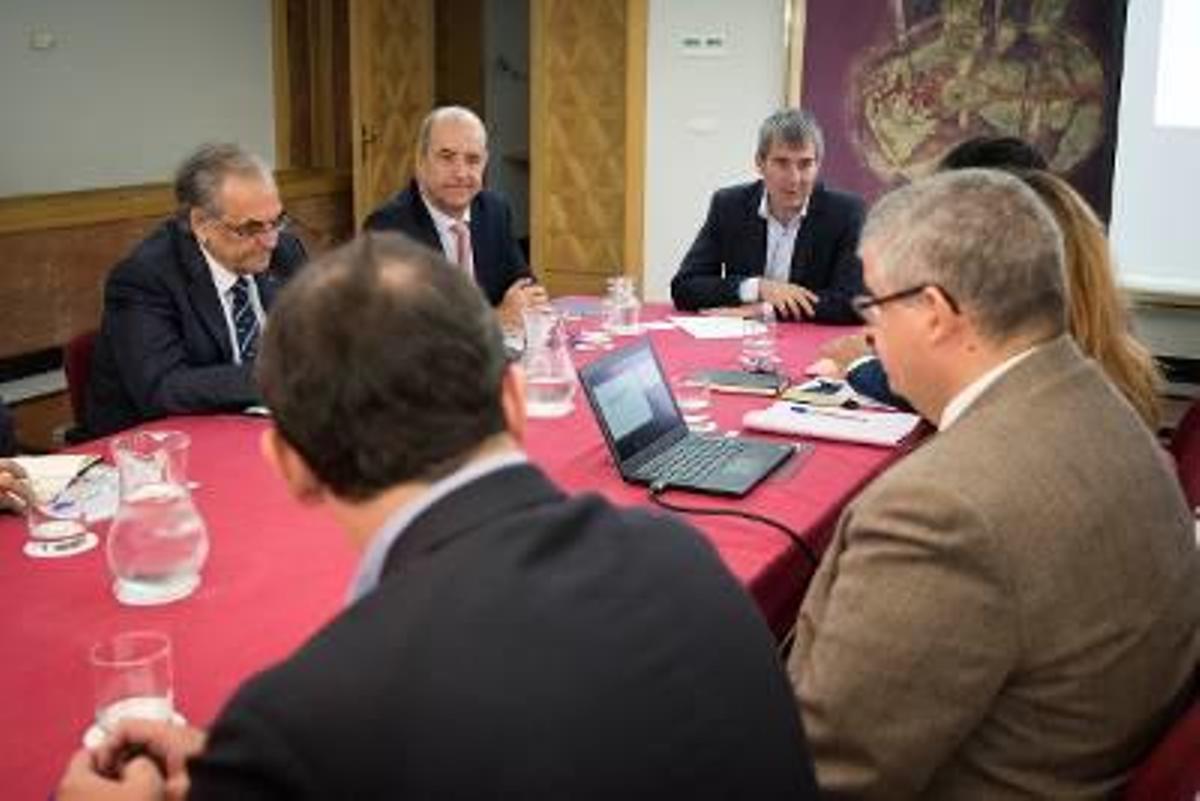 Reunión de Fernando Clavijo y Pedro Ortega con representantes de empresas de base tecnológica.