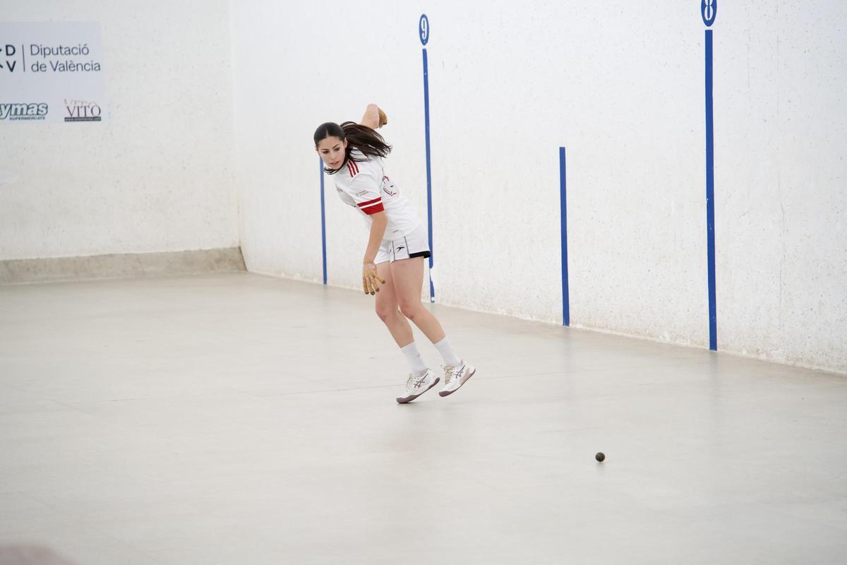 Mar prepara el colp de raspall.
