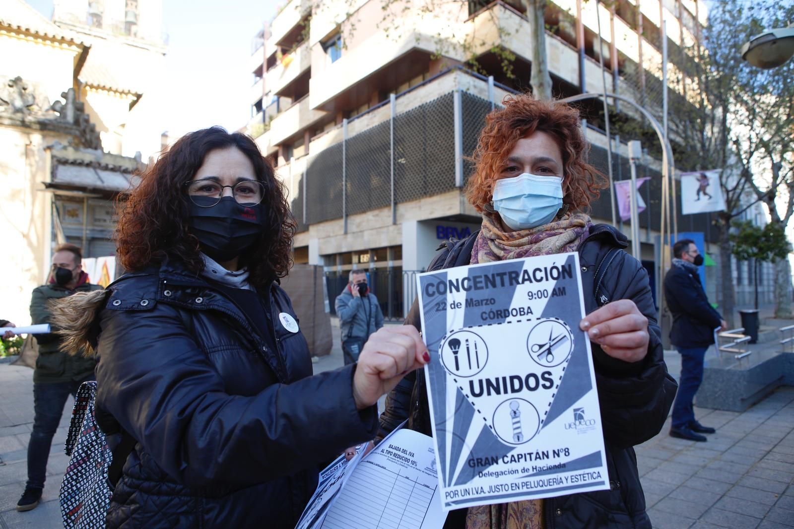 Peluqueros y estética reclaman la regularización del sector