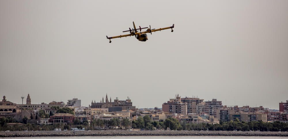 Simulacro de carga de agua en el Puerto de Palma