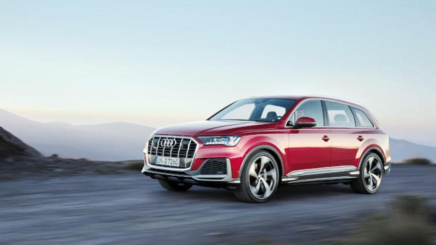 El nuevo Q7 ofrece un nuevo aspecto en la carrocería con claros rasgos SUV. AUDI