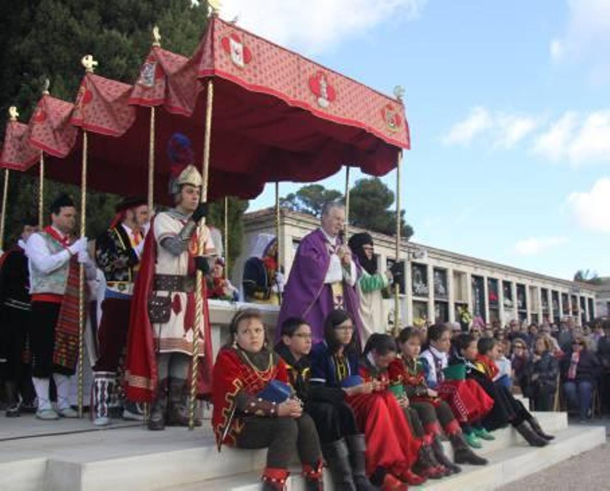 Moros y Cristianos dedican salvas a los difuntos en el cierre de las Fiestas