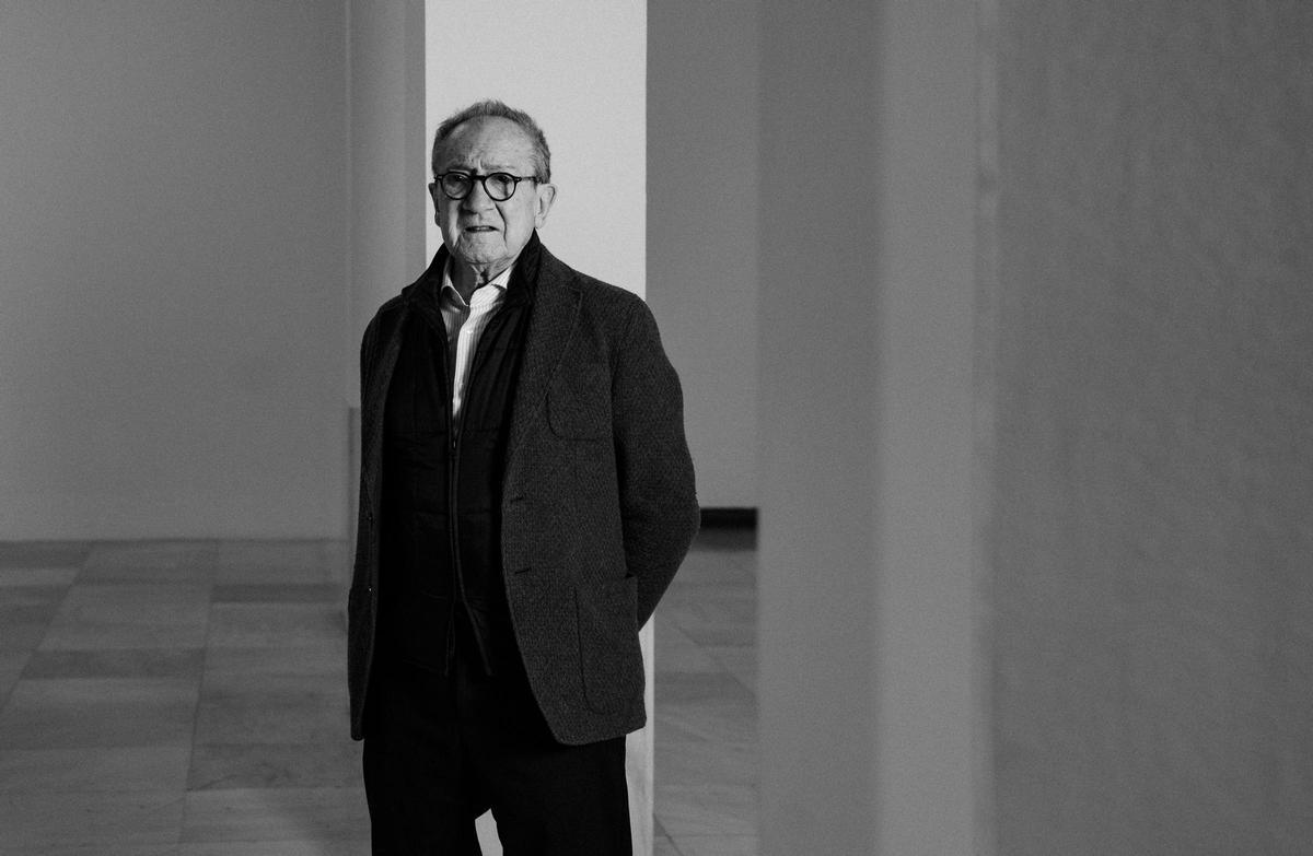 El arquitecto Manuel Portaceli este martes en la exposición de su amigo, el también valenciano Jordi Teixidor, en Madrid.