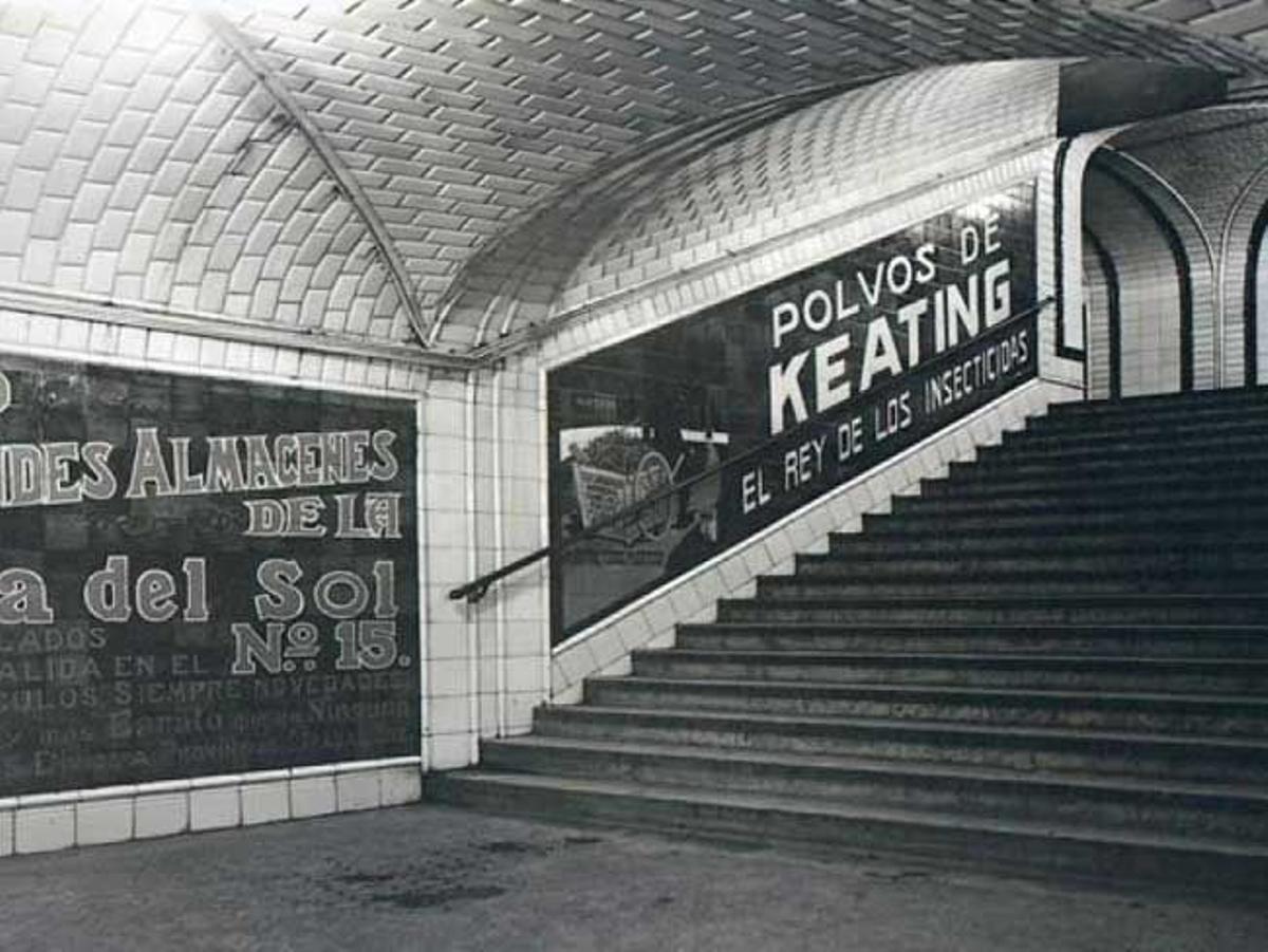 Anuncios antiguos en el Metro