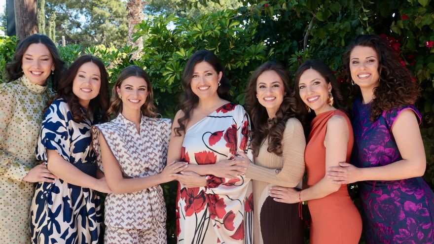 La Bellea del Foc y sus damas de honor estrenan cargo: &quot;Somos todo felicidad&quot;