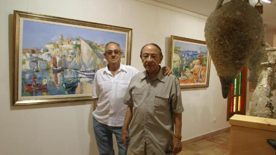 Pepín Pomar posa junto a su hermano, el pintor Antoni