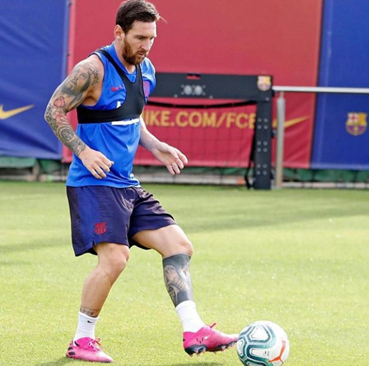 Messi ya toca balón