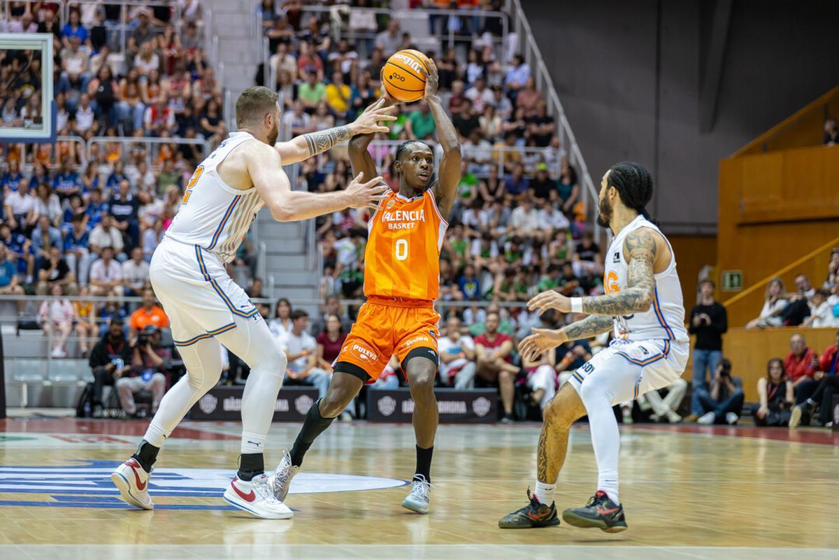 Brancou Badio, autor de 8 puntos y 2 rebotes en el Bàsquet Girona - Valencia Basket