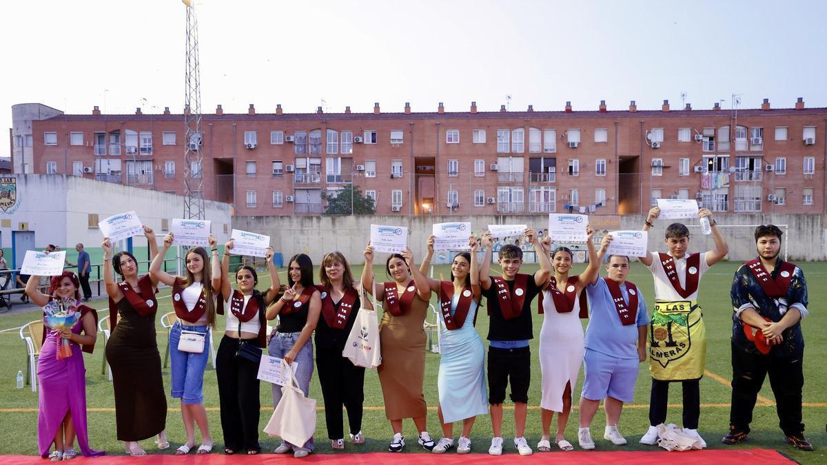Las Palmeras premia el éxito de 18 estudiantes