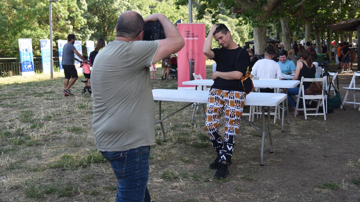 Sessió fotogràfica per al catàleg de moda sostenible en l'edició de l'any passat de la Festa del Riu