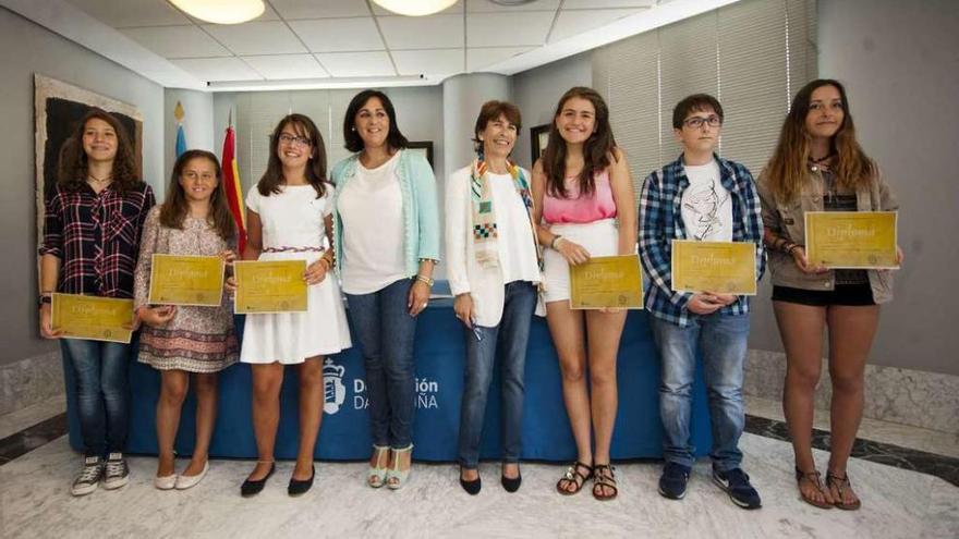 La Diputación entrega los premios de su concurso juvenil de viñetas