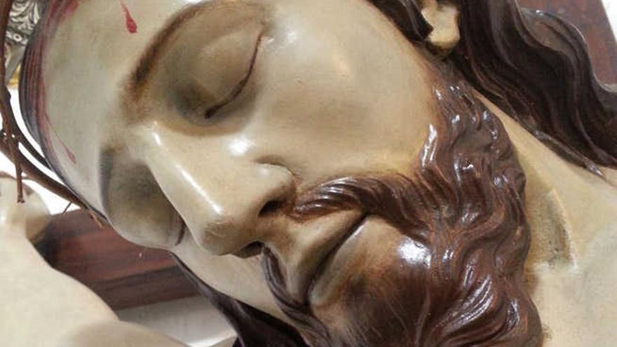 Se presenta la restauración del Cristo Crucificado de Luján Pérez