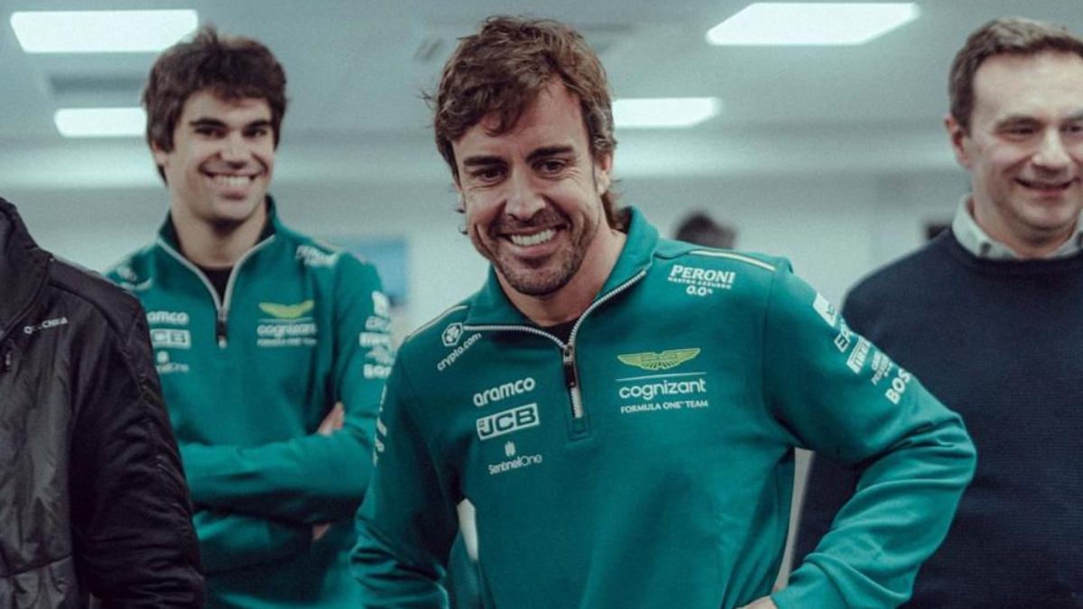 ¡No deja de sonreír! Alonso protagoniza un nuevo vídeo de Aston Martin donde se le ve feliz