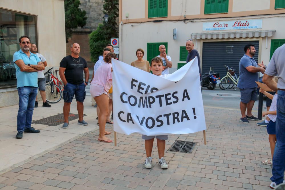 Unas 100 personas se concentran en favor de la autovía Llucmajor-Campos