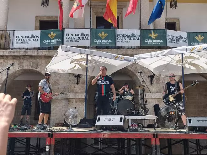 GALERÍA | El vermú musical aviva la llama del festival Vintoro