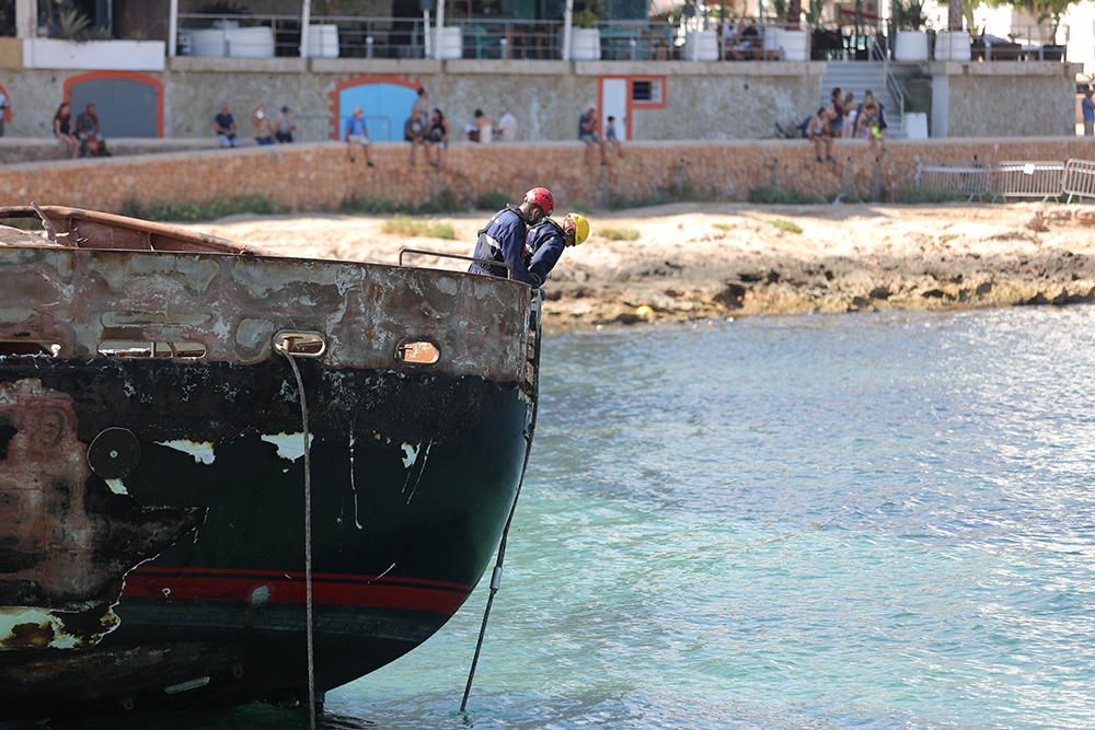 Frustrado el primer intento de sacar el 'Harmonya' de es Caló des Moro