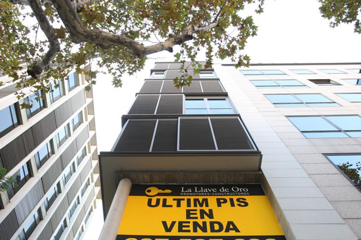Promoció de pisos en venda al carrer de Còrsega. Promoció de pisos en venda al carrer de Còrsega.