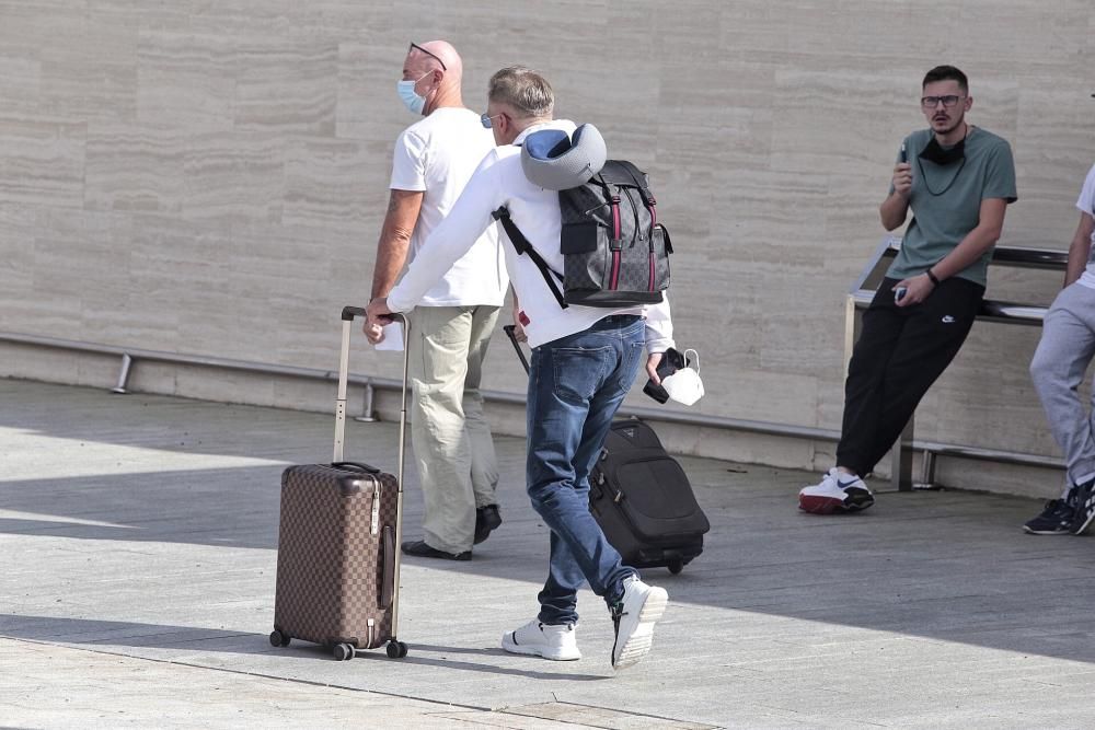 Llegada de turistas procedentes de Alemania a Tenerife Sur.