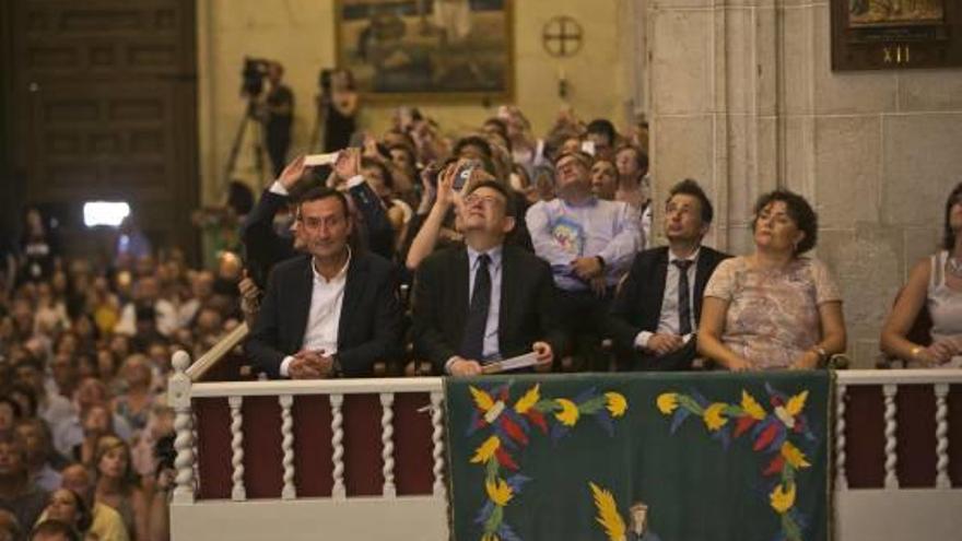 El gobierno quiere reducir al mínimo las tribunas de Fiestas  y del Misteri para los políticos