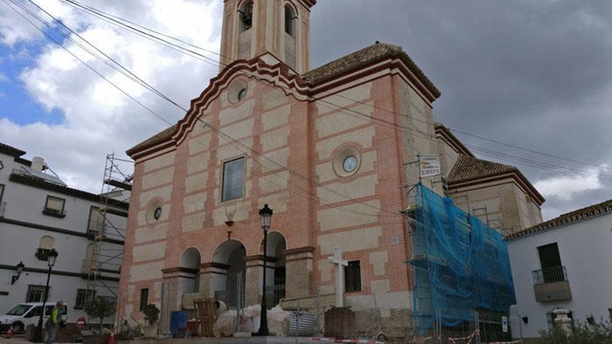 Vista panorámica de la iglesia de Manilva.