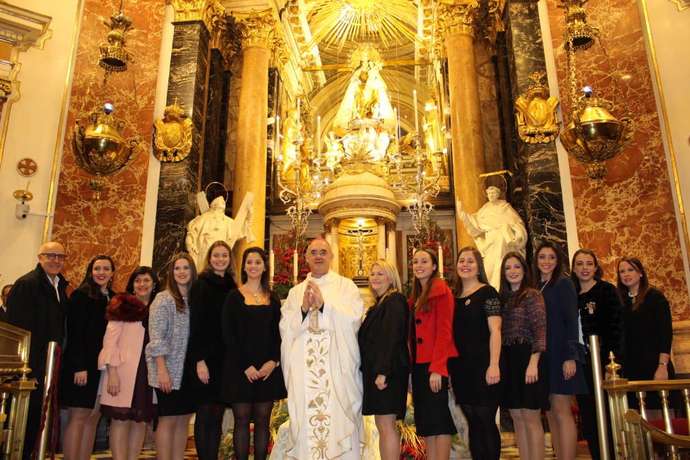 Ofrenda de las falleras mayores de Primera A el 1 de Enero