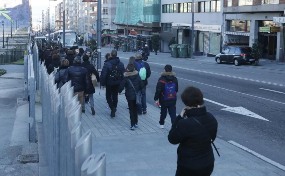 Funcionarios de Vigo parten hacia Santiago // Cristina Graña