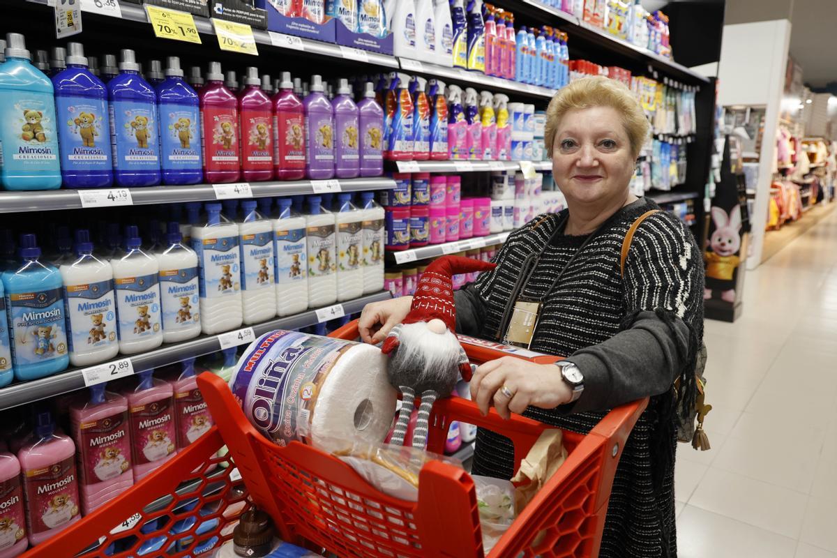 Ana María Carballido, una de las primeras clientas del nuevo establecimiento, &quot;feliz&quot; con la nueva apertura