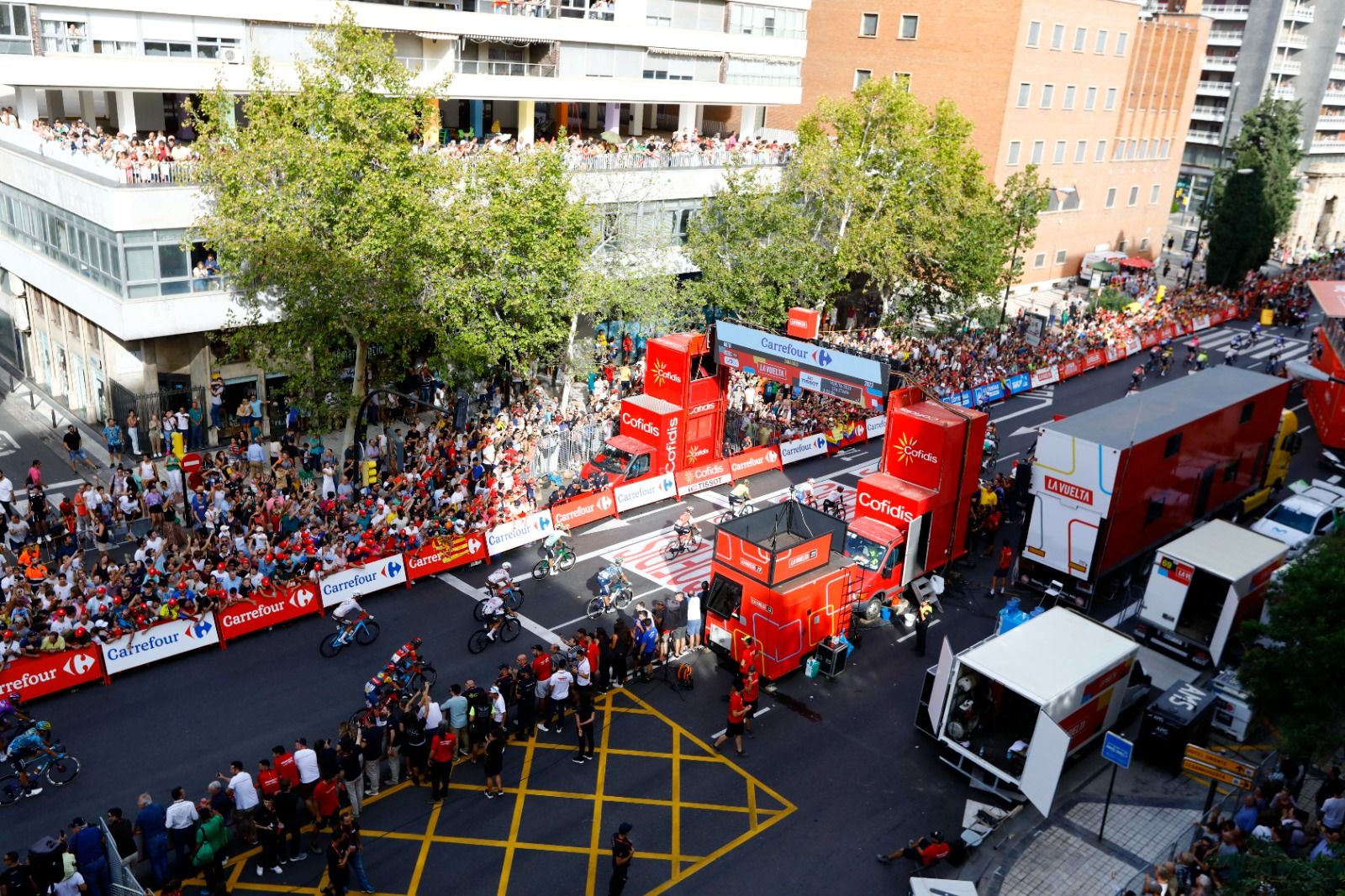 Las mejores imágenes del final de etapa de La Vuelta en Zaragoza