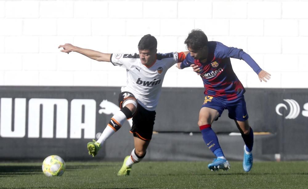 Valencia CF Mestalla - FC Barcelona B en imágenes